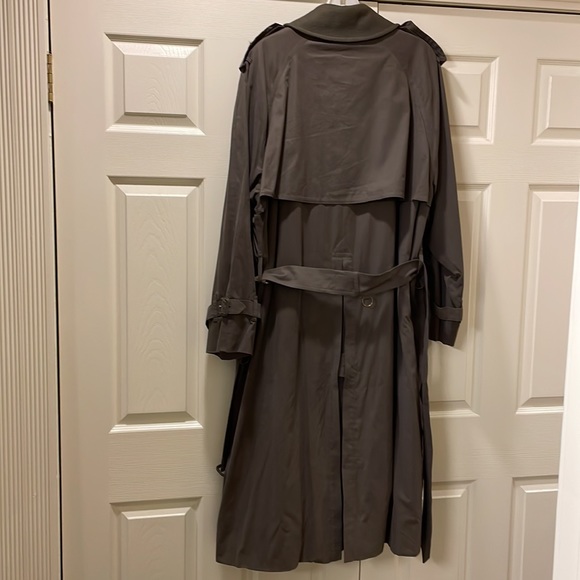 . Burberry Mens Trench coat size 44R AUTHENTIC - Picture 4 of 16